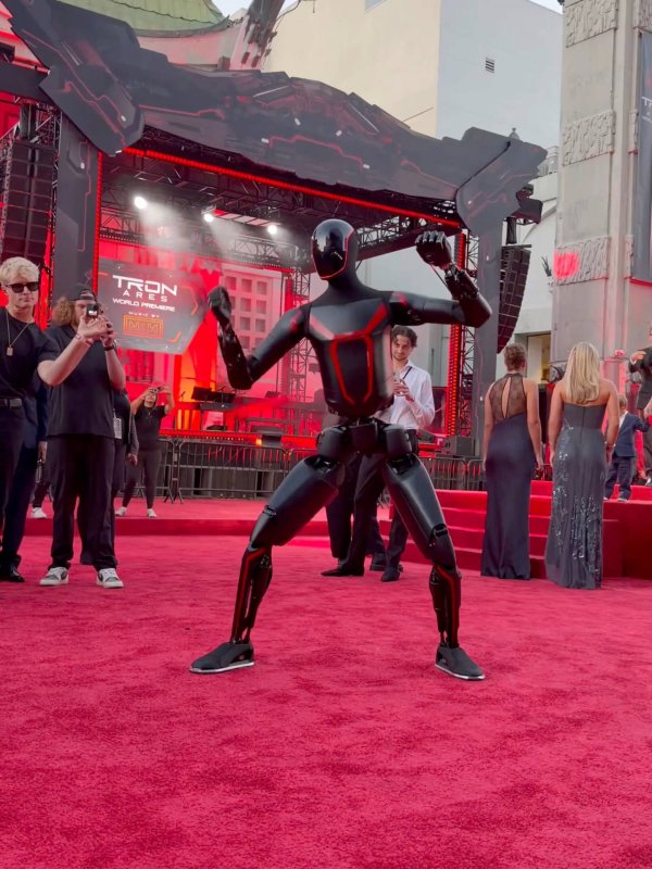 通达配资 特斯拉被曝停产 Optimus 机器人，手部设计成最大难题